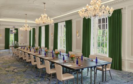 The Newbury Boston Garden Room Meeting