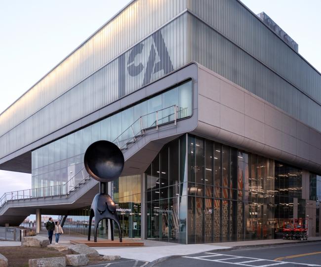 Simone Leigh, Satellite, 2022. Bronze, 24 feet × 10 feet × 7 feet 7 inches (7.3 × 3 × 2.3 m). Installation view, Simone Leigh, the Institute of Contemporary Art/Boston, 2023. Courtesy the artist and Matthew Marks Gallery. Photo by Timothy Schenck. © Simone Leigh