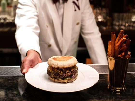 The Street Bar, Burger